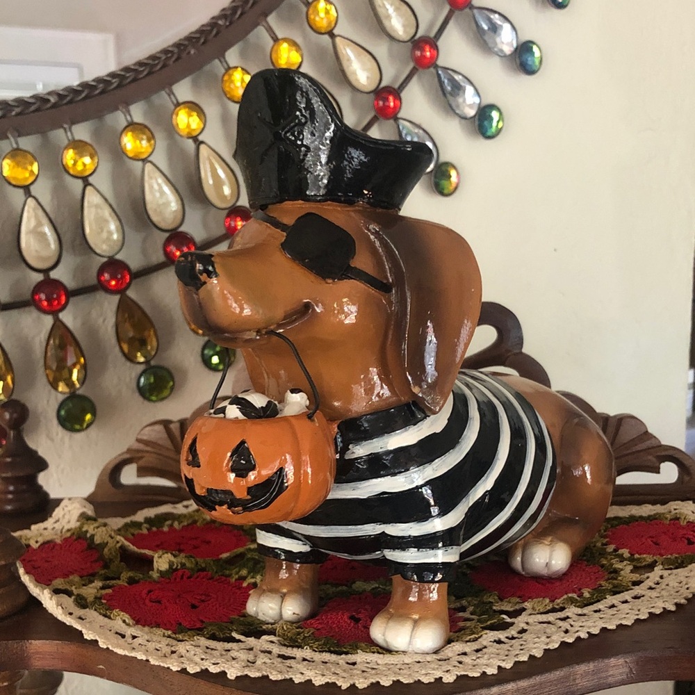 NEW Halloween Pirate Dachshund Dog w/ Hanging Pumpkin & Eye Patch